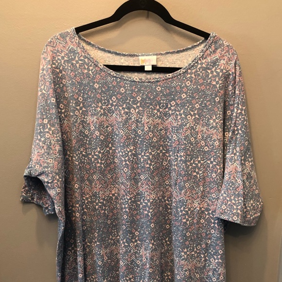 LuLaRoe Tops - LuLaRoe pretty Irma size XL
